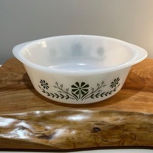 Vintage Glassbake Pyrex Green Daisy 1.5 QT Casserole Dish J2600